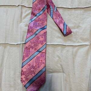 Steve Harvey Collection Pink Paisley Silk Tie with Blue and Brown Stripes